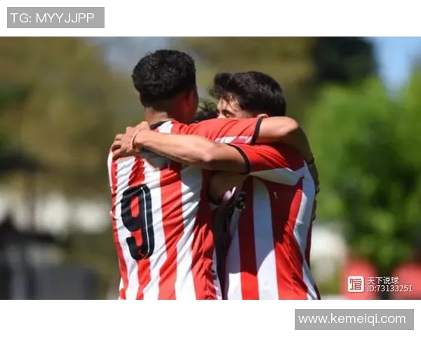 大学生与博卡青年足球队的对决：青春与激情的碰撞与启示