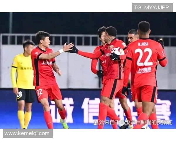 悉尼足球队迎战中部海岸海员展开激烈对决期待精彩表现与胜利之争