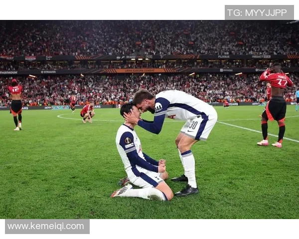 曼联在欧联杯对阵罗马时上演惊天逆转以7比1大胜对手的精彩瞬间回顾