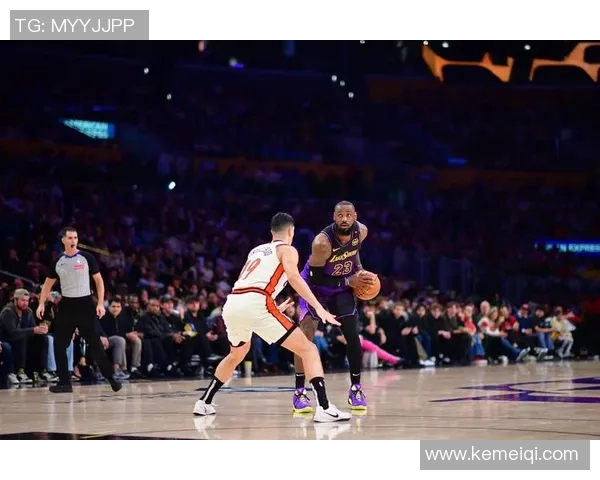 湖人对阵活塞的最新赛况分析与球员表现点评