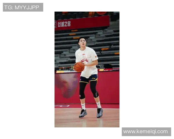 胡明轩的成长之路：从青涩少年到篮球场上的璀璨明星