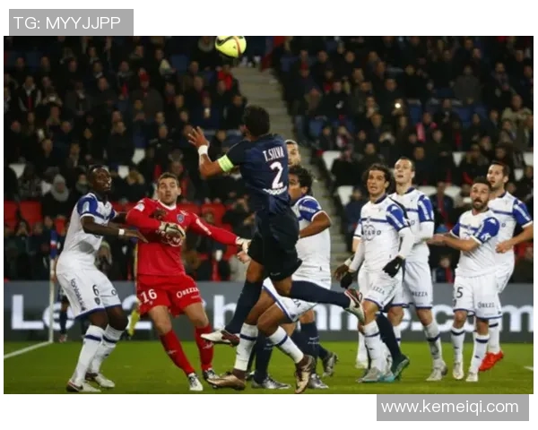 克莱蒙与索肖对决前瞻分析双方状态与战术布局探讨 克莱蒙与索肖对决前瞻分析双方状态与战术布局探讨