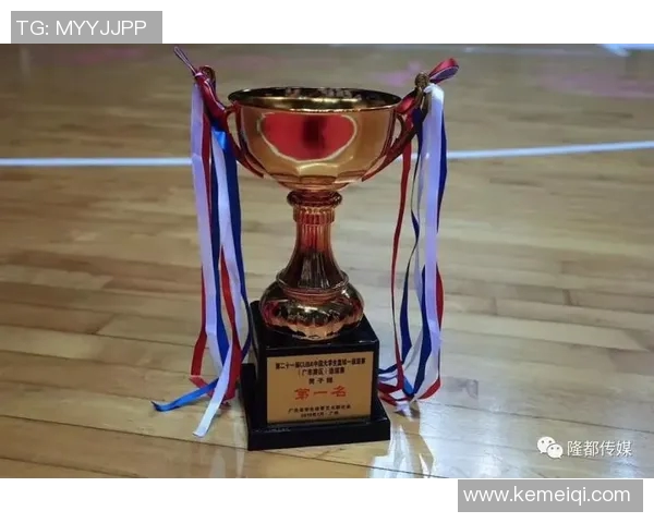 重庆篮球队比赛经验引发热议球迷对战术与表现的不同看法